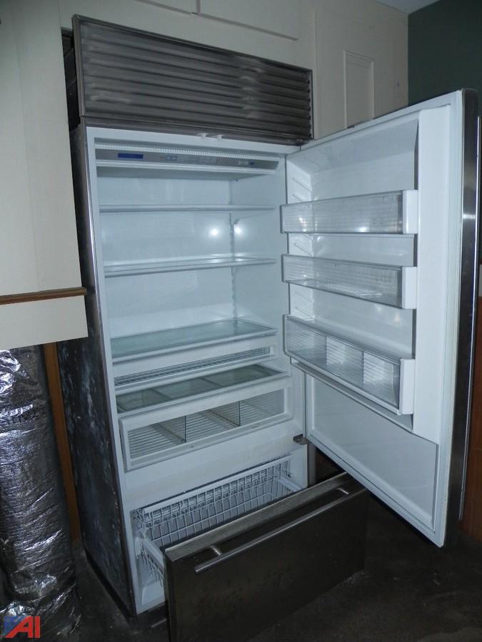 Auctions International Auction Skidmore College 7662 ITEM Sub Zero